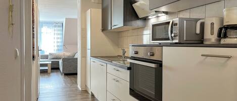 Køleskab, mikrobølgeovn, ovn, kogeplade