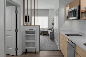 Studio, 1 King Bed with Sofa bed | Private kitchen