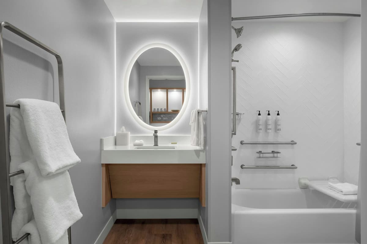Studio, 2 Queen Beds, Non Smoking | Bathroom