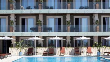 Outdoor pool, pool umbrellas, sun loungers