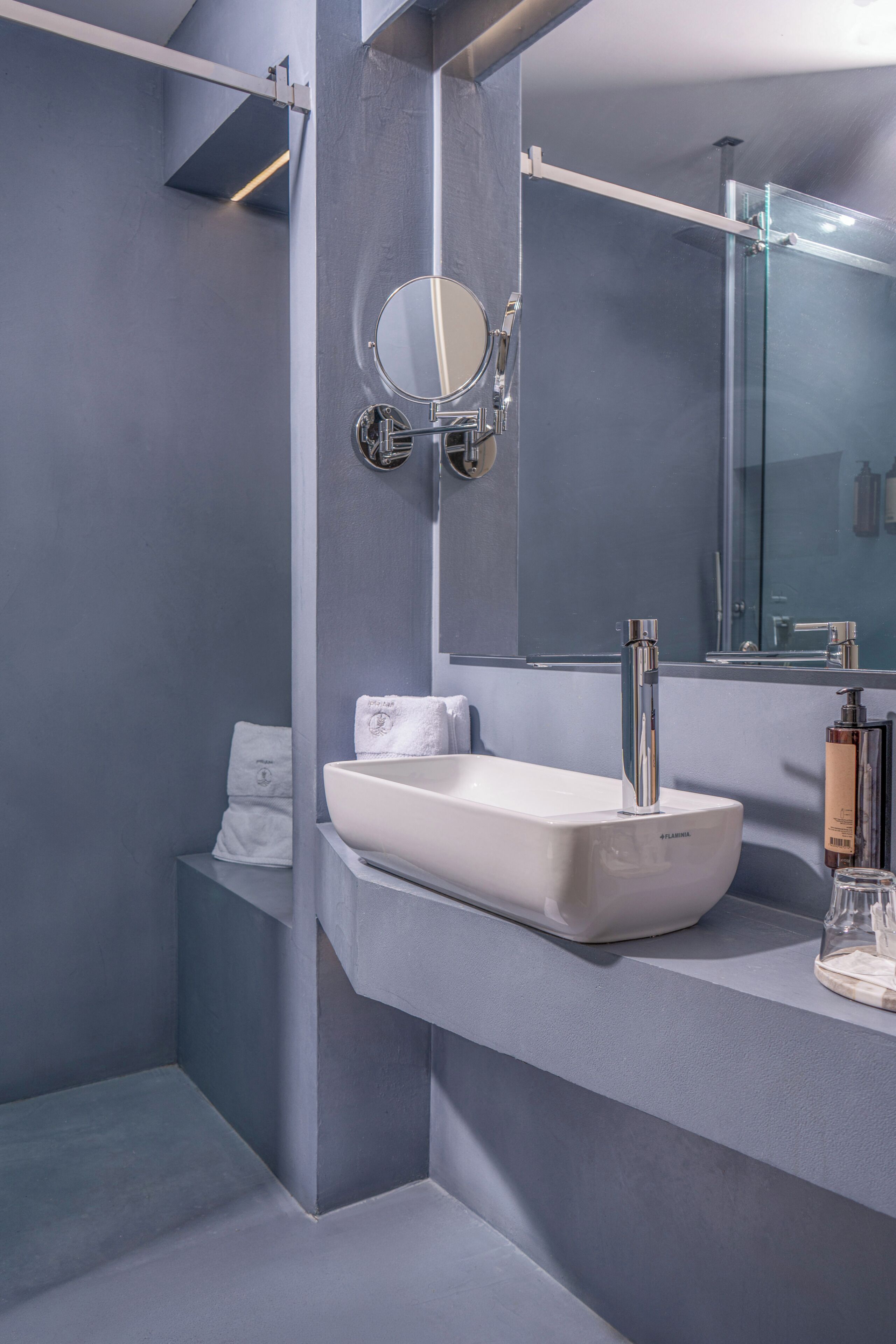 Standard Room | Bathroom | Shower, rainfall showerhead, free toiletries, hair dryer