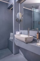 Ducha, cabezal de ducha tipo lluvia, artĂculos de tocador gratuitos