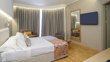 Superior Room, Jetted Tub | Premium bedding, minibar, in-room safe, desk