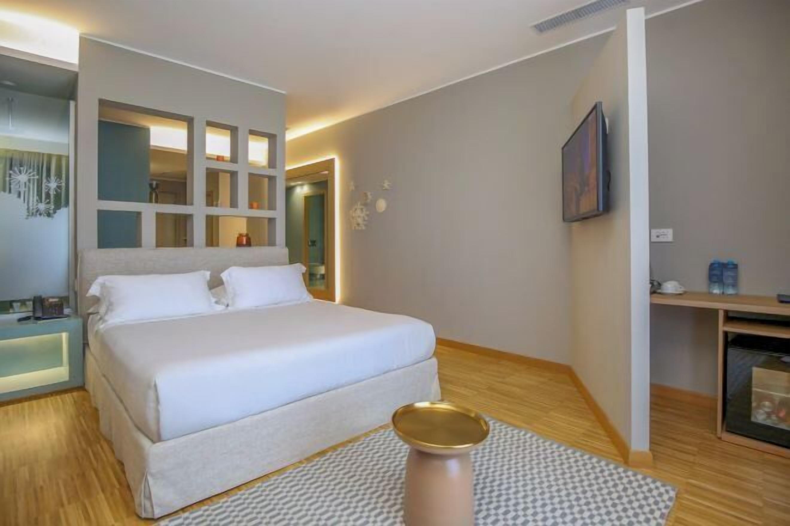 Ropa de cama de alta calidad y minibar 