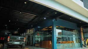 A building with a blue exterior and a glass entrance. - CITISTYLE INN INC. (Davao)