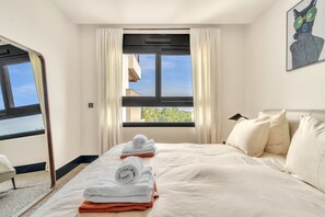 3 chambres, fer et planche à repasser, Wi-Fi gratuit, draps fournis