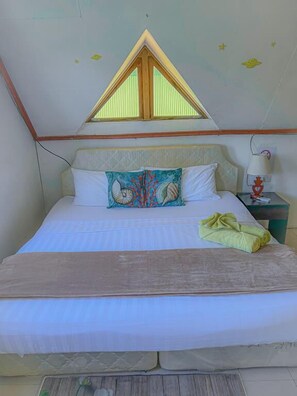 Villa, balkon, uitzicht op tuin | Verduisterende gordijnen, een strijkplank/strijkijzer, gratis wifi