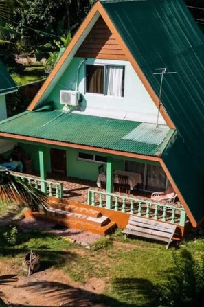 Villa, balcón, vista al jardín | Vista del balcón