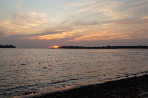 Soulful Nest 'Create': A Cosy & Vibrant home with pool in Siolim, near Chapora