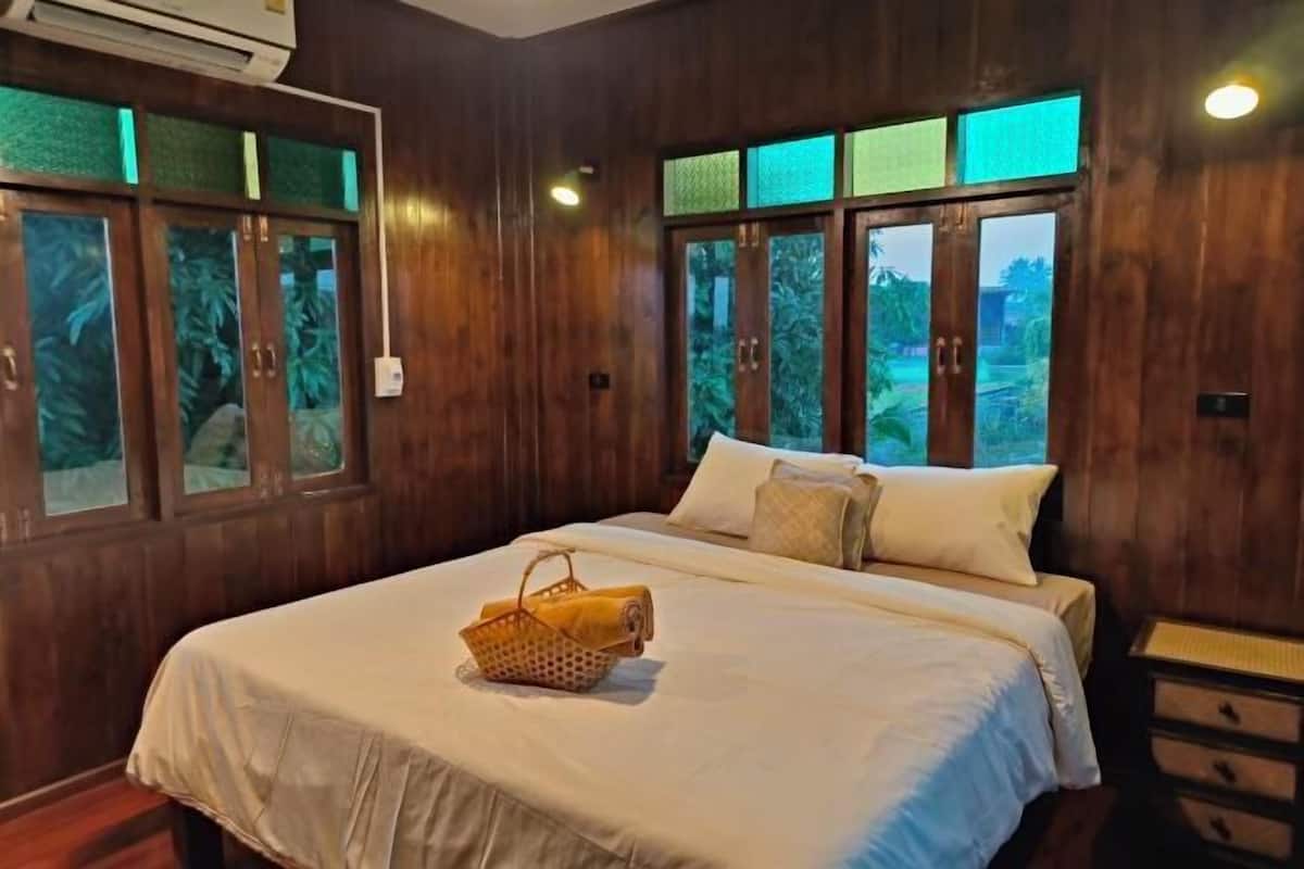 1 bedroom, in-room safe, soundproofing, free WiFi