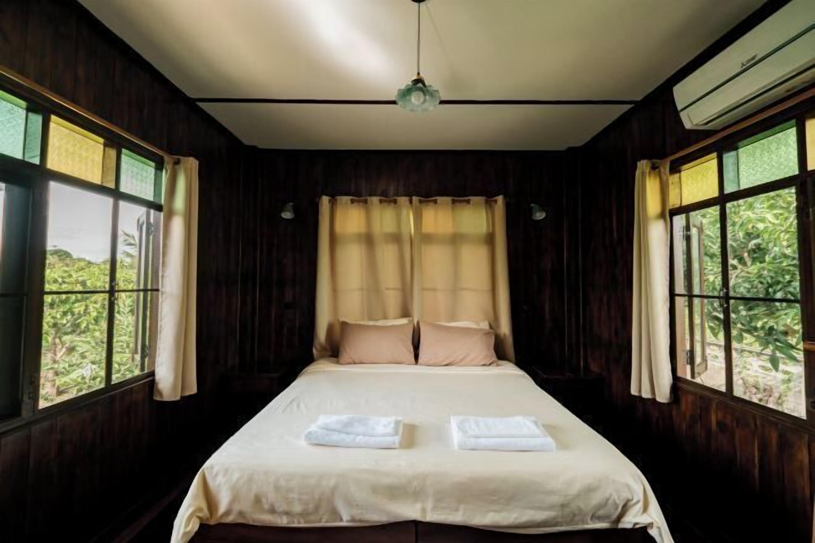 1 bedroom, in-room safe, soundproofing, free WiFi