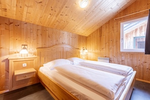 3 chambres, coffres-forts dans les chambres, Wi-Fi, draps fournis