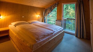 4 chambres, coffres-forts dans les chambres, draps fournis