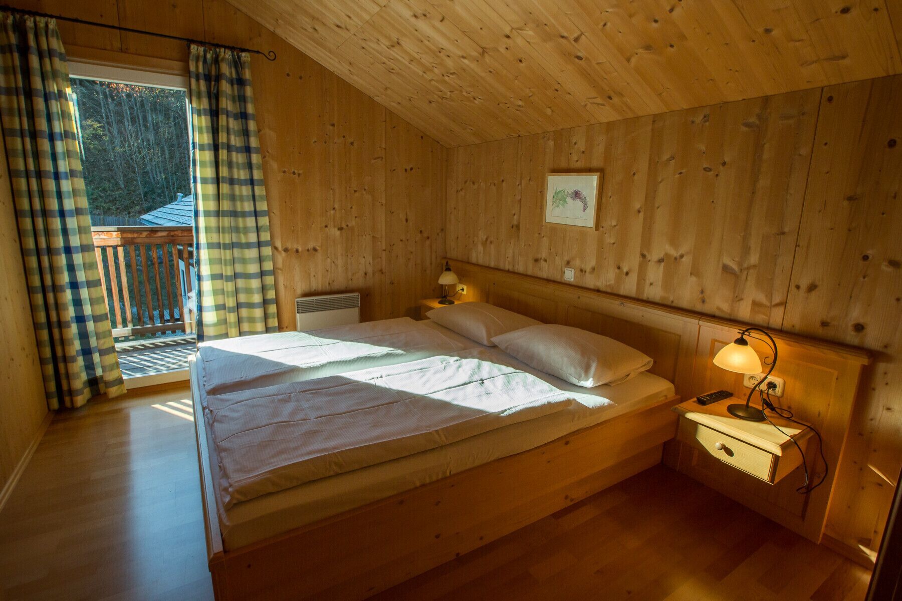3 chambres, coffre-fort, literie fournie