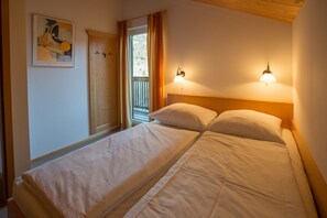 3 bedrooms, in-room safe, WiFi, bed sheets