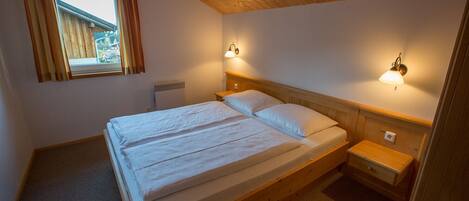 3 bedrooms, in-room safe, free WiFi, bed sheets