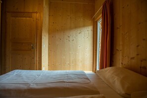 2 chambres, coffres-forts dans les chambres, Wi-Fi, draps fournis