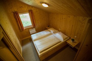 2 makuuhuonetta, tallelokero huoneessa, ilmainen Wi-Fi, vuodevaatteet