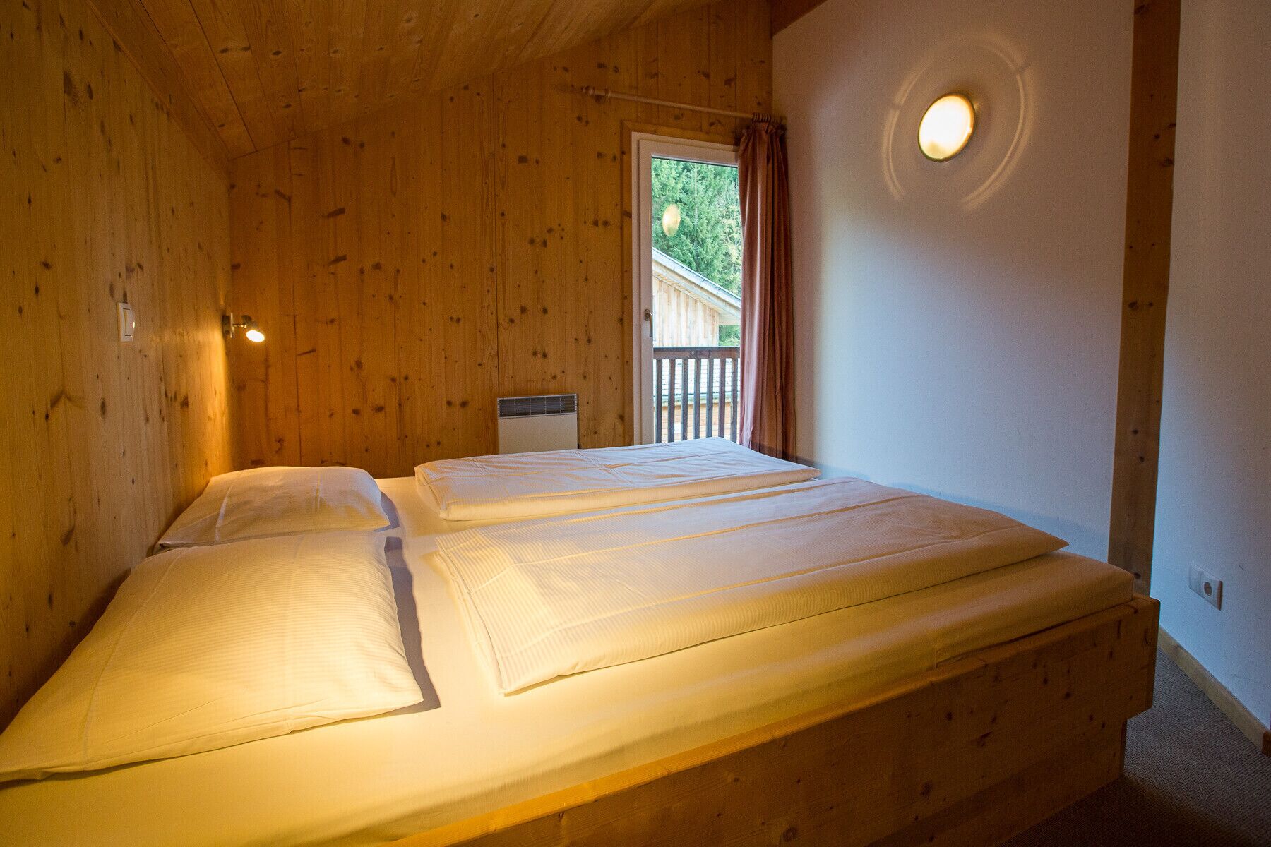 2 Schlafzimmer, Zimmersafe, kostenloses WLAN, Bettwäsche