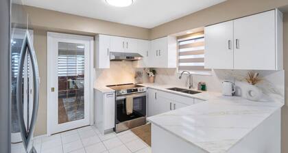 Spacious Family Retreat Central to YVR & Downtown