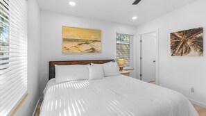 3 habitaciones, escritorio, tabla de planchar con plancha y wifi gratis 