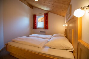 2 chambres, coffre-fort, literie fournie