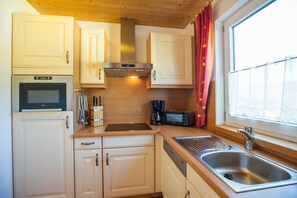 Fridge, oven, dishwasher, coffee/tea maker