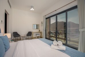 3 chambres, coffre-fort, fer et planche à repasser