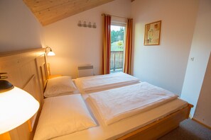 2 quartos, cofres nos quartos, Wi-Fi de cortesia, roupa de cama