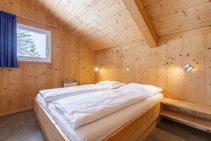 3 多间卧室、客房内保险箱、免费 WiFi、床单