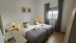 3 soverom, strykejern/-brett, reiseseng for barn og wi-fi (inkludert)