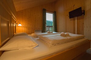 2 bedrooms, in-room safe, free WiFi, bed sheets