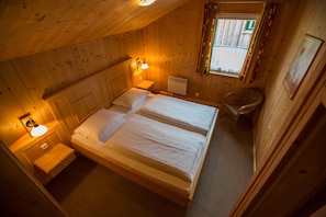 2 bedrooms, in-room safe, WiFi, bed sheets