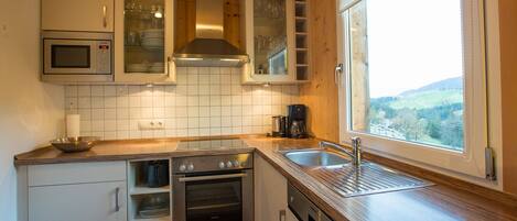 ثلاجة، ميكروويف، فرن، غسالة أطباق