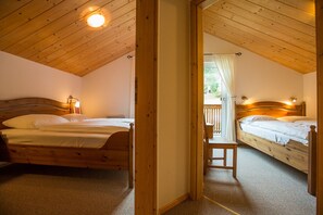 3 bedrooms, in-room safe, free WiFi, bed sheets - Chalet # 19 with 3 BR for up to 8 people (Annaberg)