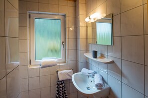 Shower, towels - Chalet # 19 with 3 BR for up to 8 people (Annaberg)