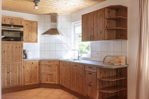 Fridge, oven, dishwasher, coffee/tea maker