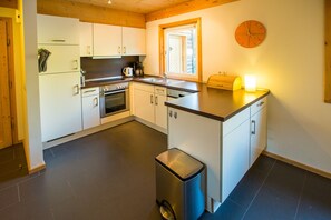 Kjøleskap, mikrobølgeovn, ovn og oppvaskmaskin