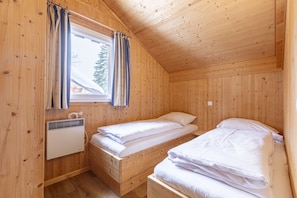 3 quartos, cofres nos quartos, Wi-Fi, roupa de cama