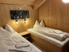 3 chambres, coffre-fort, accĂšs au Wi-Fi (inclus), literie fournie