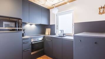 Réfrigérateur, micro-ondes, four, lave-vaisselle