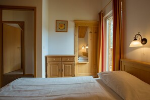 3 bedrooms, in-room safe, free WiFi, bed sheets