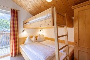 3 bedrooms, in-room safe, free WiFi, bed sheets