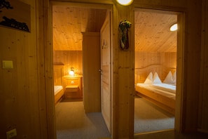 3 bedrooms, in-room safe, bed sheets