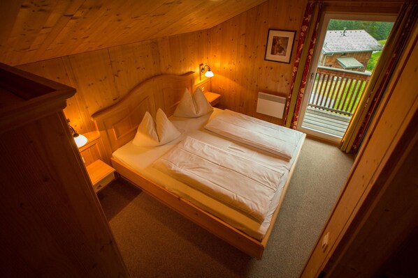 3 bedrooms, in-room safe, free WiFi, bed sheets