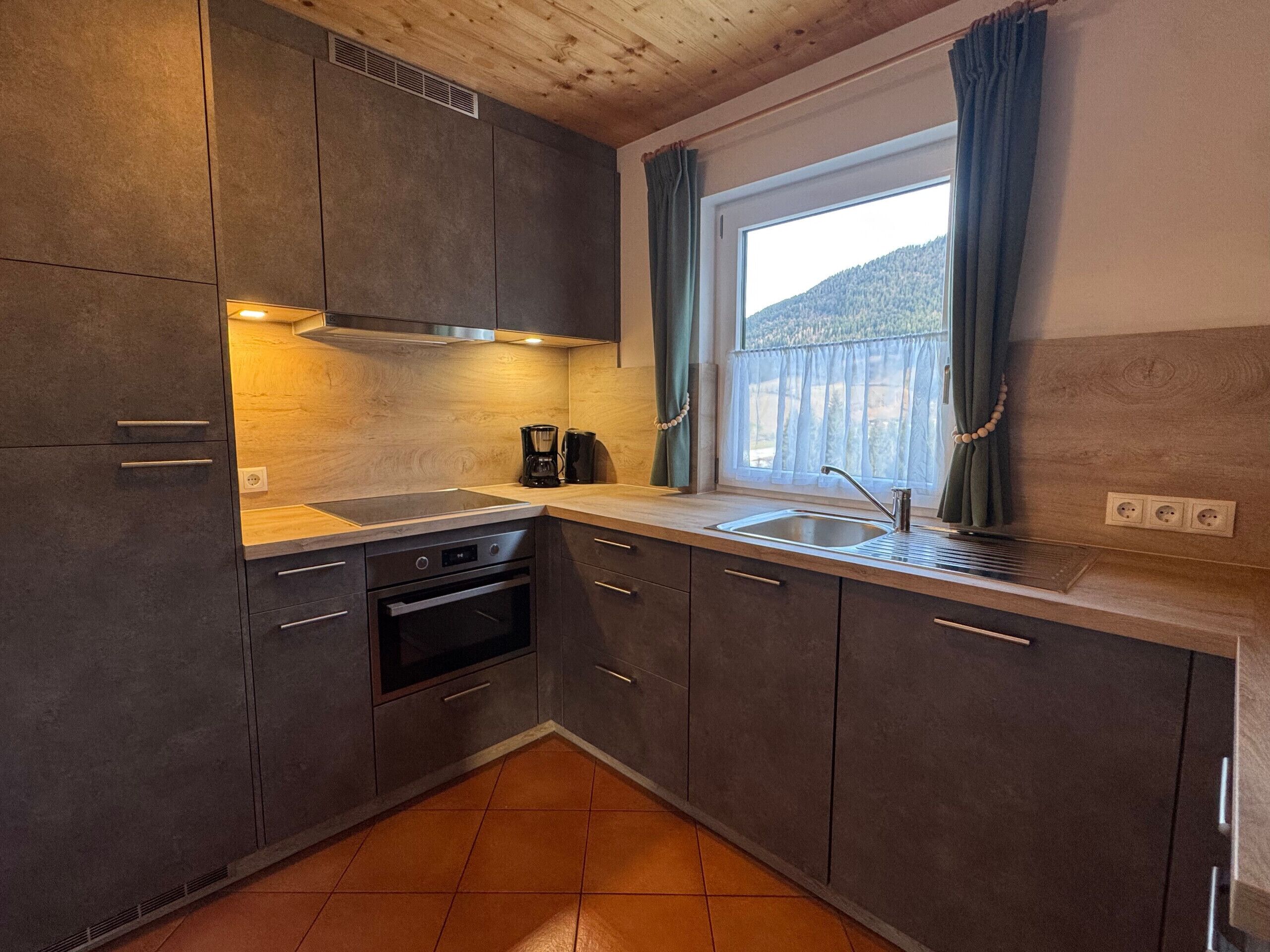 Fridge, microwave, dishwasher, coffee/tea maker