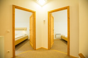 3 bedrooms, in-room safe, free WiFi, bed sheets