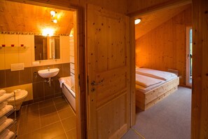 3 camere, una cassaforte in camera, Wi-Fi gratuito, lenzuola