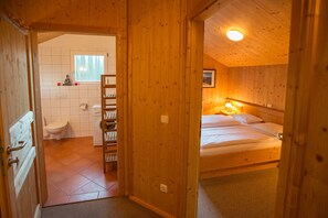 3 bedrooms, in-room safe, free WiFi, bed sheets