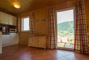 Fridge, microwave, oven, dishwasher - Chalet # 01 with 3 BR for up to 6 people (Annaberg)